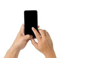 main homme est en portant mobile téléphone avec noir écran isolé sur une blanc photo