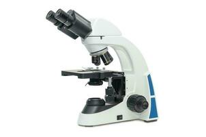microscope isolé sur blanc arrière-plan, science photo