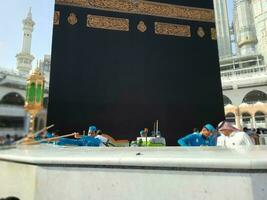 Mecque, saoudien Saoudite, mai 2023 - une magnifique vue de nettoyage je les déteste pendant jour près le kaaba dans le Cour de masjid al-haram, Mecque. photo