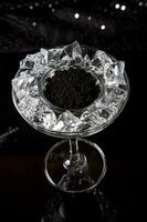 caviar noir sur glace photo