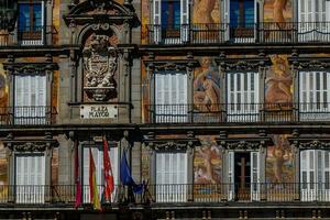 bâtiments sur le principale carré dans Madrid Capitale de Espagne photo