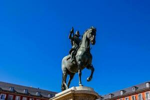 bâtiments sur le principale carré dans Madrid Capitale de Espagne photo