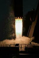 le premier étape de une fusée laboratoire électron fusée s'enflamme à décollage de tampon b lancement complexe 1 dans mahia, Nouveau zélande. EDT sur Jeudi mai 25 photo