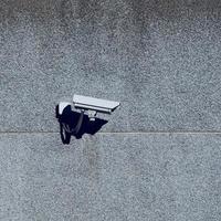 caméra de sécurité sur le mur
