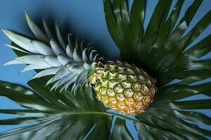 Haut vue de Frais ananas avec tropical feuilles sur bleu Contexte. , produire ai photo