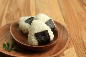 Triangle onigiri Japonais riz photo