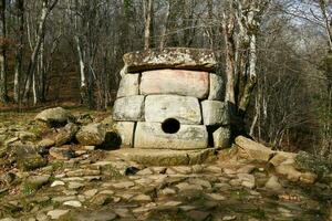 dolmens - Guelendjik, Russie photo