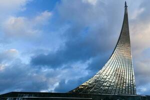 monument à le conquérants de espace - Moscou photo