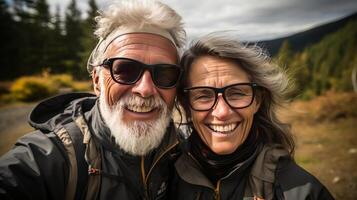 content plus âgée couple explore la nature. ai généré photo