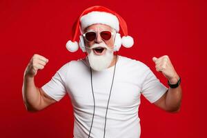 froussard fou Père Noël claus dj casque chanter chanson du son mélodie Ecoutez la musique sur rouge Contexte. ai généré photo