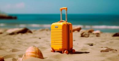 été Voyage et tourisme, Jaune valise sur une magnifique sablonneux plage. vacances Voyage - ai généré image photo