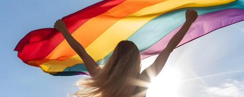 fille en portant arc en ciel drapeau. concept de lgbt fierté. ai généré photo