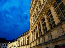 le ville de gentil dans Belgique à nuit photo