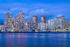 paysage urbain d'honolulu sur l'île d'oahu, hawaii, états-unis photo