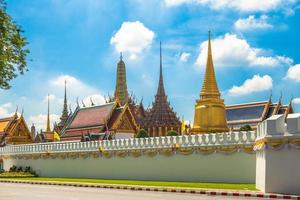 grand palais et wat phra kaeo à bangkok, thaïlande