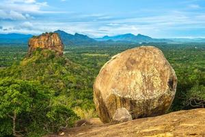 sigiriya aka lion rock, ancienne forteresse au sri lanka photo