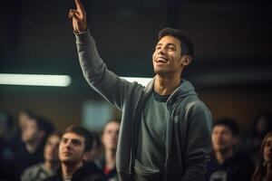 une Masculin étudiant élevage mains à une conférence théâtre avec génératif ai photo