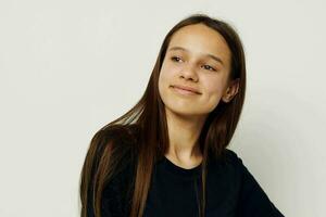 Jeune femme dans noir un pantalon et une T-shirt mode mode de vie inchangé photo