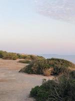 paysage de l'île au coucher du soleil photo