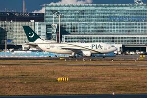 pia Pakistan international compagnies aériennes Airbus a310 ap-beu passager avion roulage à Francfort aéroport photo