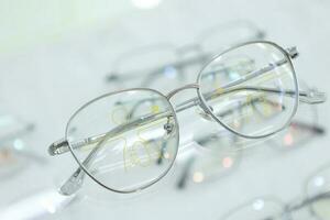 monocle dans optique boutique, des lunettes progressive lentille photo