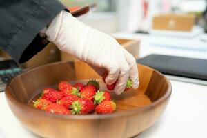 biologique des fraises, frais, faire le ménage, sûr de produits chimiques photo
