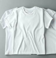 ai produire photo gratuit photo blanc t-shirts avec copie espace sur