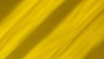 ombres diagonales sur papier jaune pastel. fond abstrait. stock photo. photo