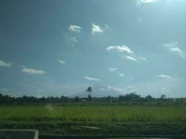 Bienvenue à bandung, une ville niché parmi luxuriant vert collines dans Ouest Java, Indonésie. connu comme le Paris de Java bandung dégage une unique mélange de Naturel beauté et Urbain charme. photo