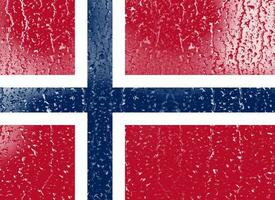 3d drapeau de Norvège sur une verre avec l'eau laissez tomber Contexte. photo
