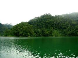 balinsasayao double des lacs Naturel parc dans nègres Oriental philippines photo