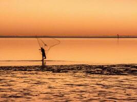 pêcheur à coucher de soleil, Karumba Australie photo