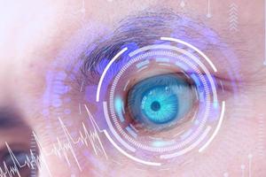 futur humain avec le concept de panneau oculaire de la technologie cybernétique