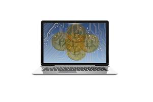 pièces de monnaie de crypto-monnaie sur écran d'ordinateur sur blanc