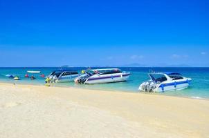 bateau de croisière plage tropicale phuket thaïlande mer dandaman