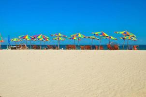 Mer, île, parapluie, Thaïlande, île de khai phuket, transats et parasols sur une plage tropicale