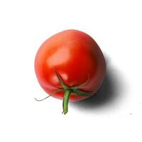 Frais rouge tomate de Haut en haut vue isolé sur blanc Contexte. photo