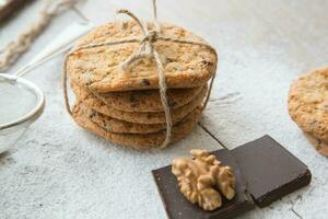 cinq des biscuits avec noix de Grenoble et Chocolat frites photo