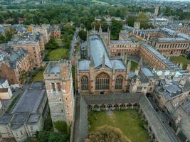 aérien vue plus de le ville de Oxford avec Oxford université. photo