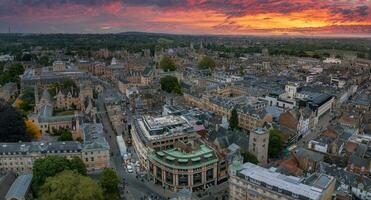 aérien vue plus de le ville de Oxford avec Oxford université. photo