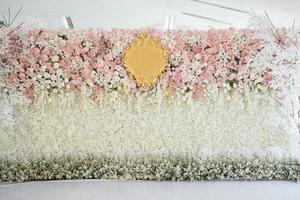 toile de fond de mariage avec décoration de fleurs et de mariage