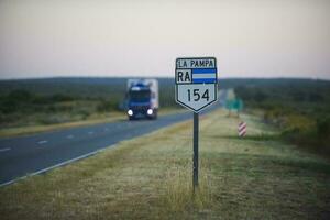 route dans le pampa plaine, patagonie, Argentine photo