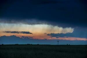 pampa orage paysage, la la pampa province, patagonie, Argentine photo