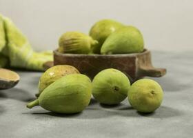 Frais figues avec Ingrédients sur le tableau. photo