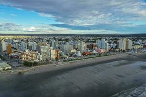 puerto Madryn ville, entrée portail à le péninsule valdés Naturel réserve, monde patrimoine placer, patagonie, Argentine. photo