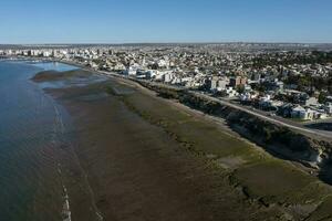 puerto Madryn ville, entrée portail à le péninsule valdés Naturel réserve, monde patrimoine placer, patagonie, Argentine. photo