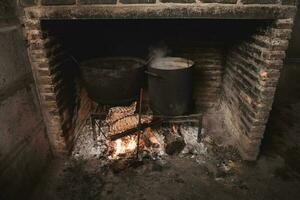 rustique poêle, traditionnel argentin cuisine, patagonie photo