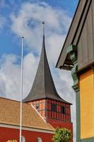 Vue de l'église de svaneke sur l'île de Bornholm au Danemark photo