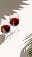 du vin verre. encore la vie avec du vin verre. des lunettes de rouge du vin avec lumière du soleil. ai généré photo