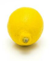citron isolé. réaliste citron sur une blanc Contexte. photo